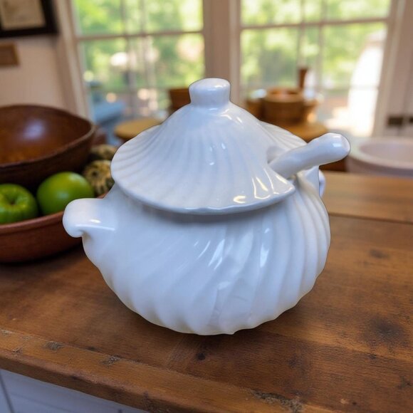 Shell-Inspired White Tureen with Ladle Coastal Grandmother Cottagecore Soup Serv - Picture 1 of 6
